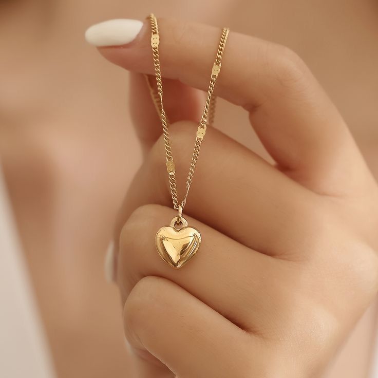 gold heart pendant necklace
